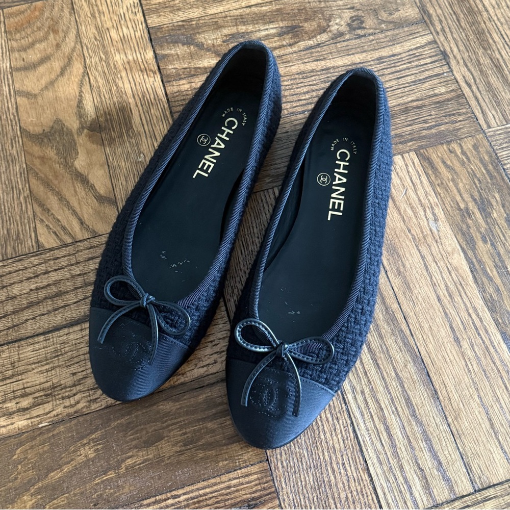 CHANEL Tweed Black Flats Timeless Elegance